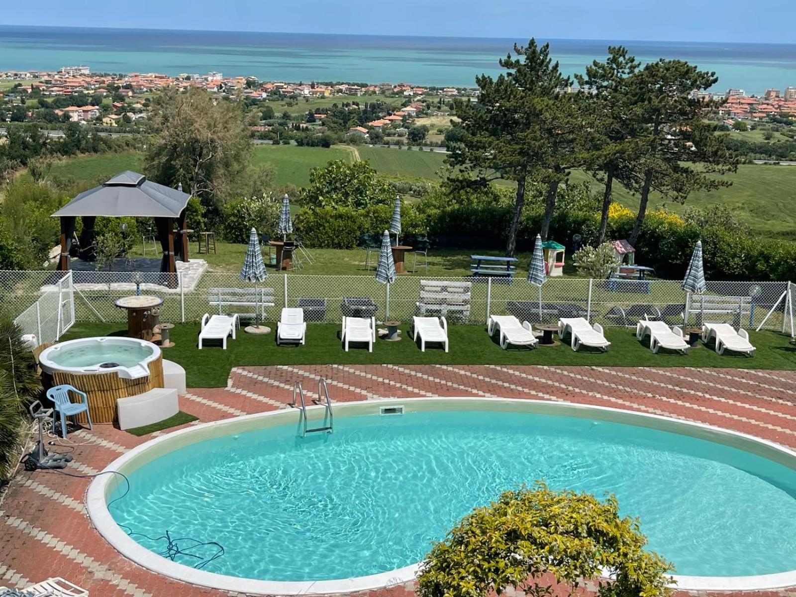San Costanzo B&B Villa Alma المظهر الخارجي الصورة
