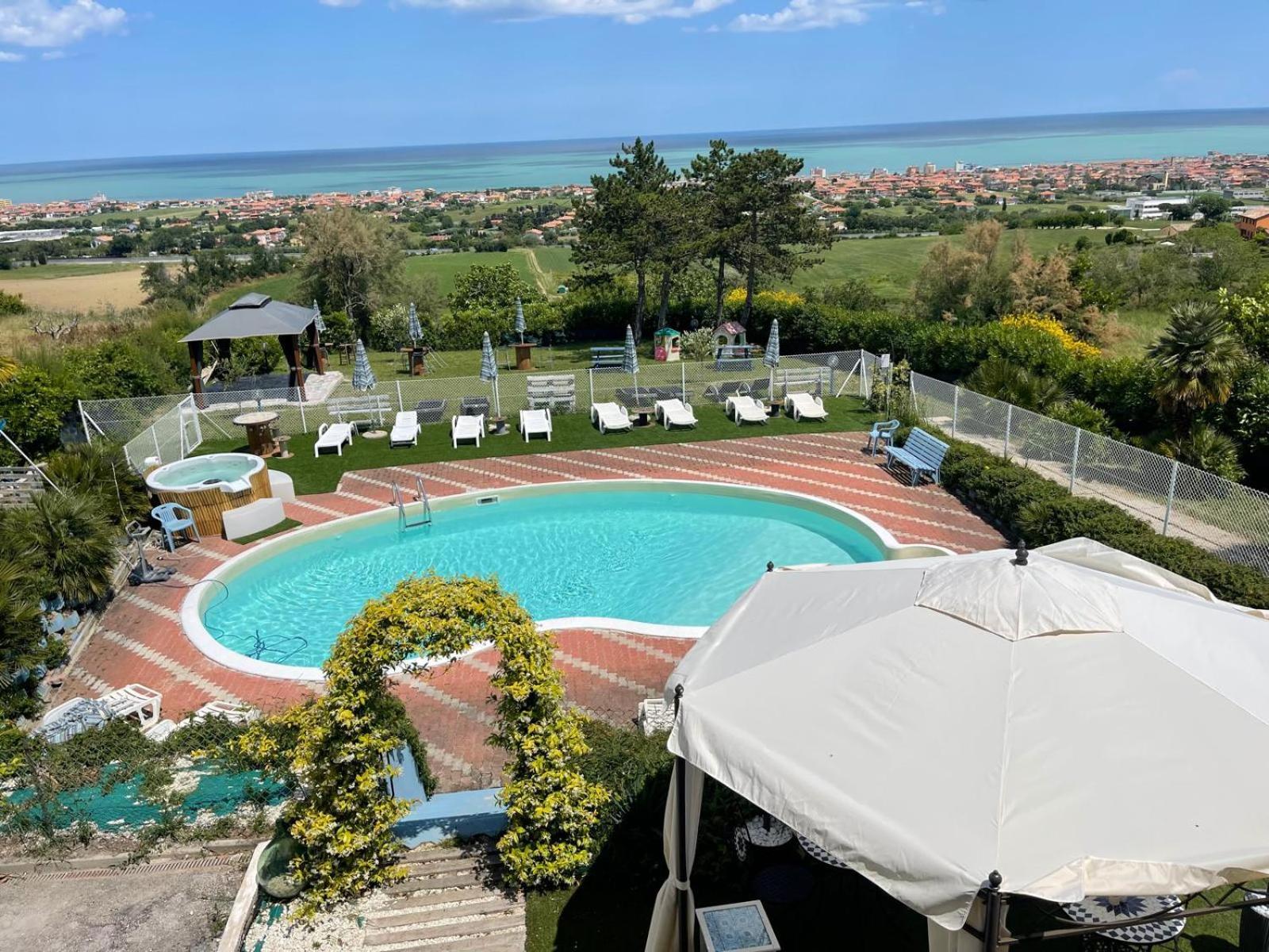 San Costanzo B&B Villa Alma المظهر الخارجي الصورة